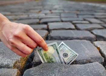 Mơ Thấy Nhặt Được Tiền Là Điềm Báo Gì?